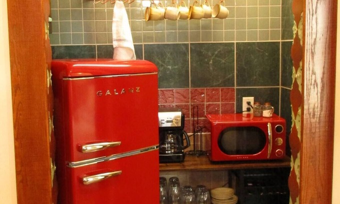 Hot Springs Apartment | The Stone room Suite #11, sleeps 5 guest