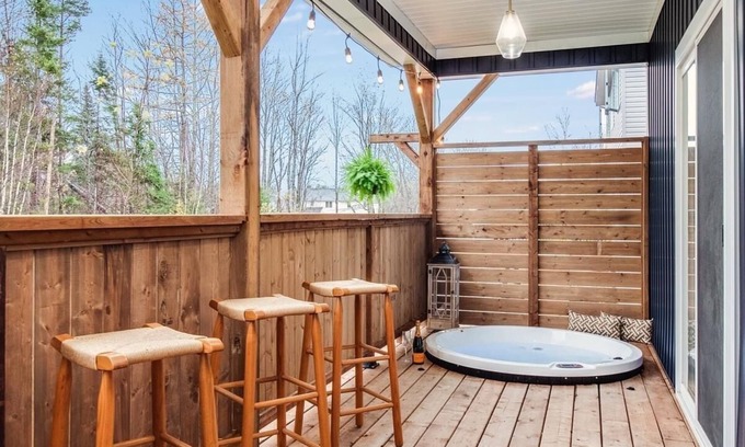 Fredericton House | The Stonehill - Luxury Home Minutes to Fredericton