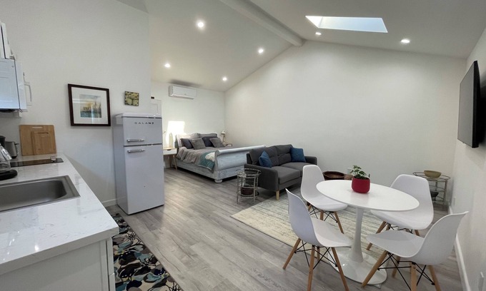 North Hollywood House | The Studio Bungalow