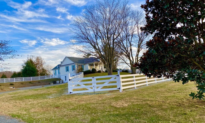 Gordonsville House | “The Suite”. at Chase Cottage - Private Entrance! Luxury accommodations.