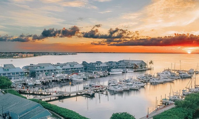 Historic District Hotel | The Suites at Fishermen's Village - 2 Bedroom Suites