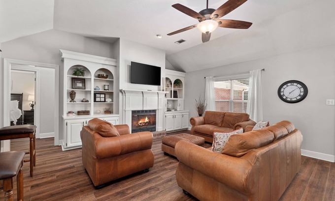 Hattiesburg House | The Summer Place House/4 Bed 2 Bath/The Perfect Home Away From Home