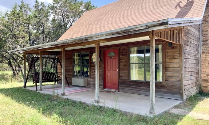Paluxy Cabin | The Sundance Cabin at the Hideaway Ranch and Refuge