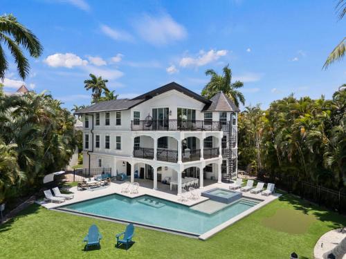 McGregor House | The Sunset Escape-Riverfront Elegance