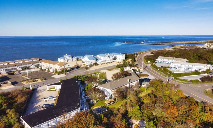 Culloden Shores Hotel | The Sunset Montauk