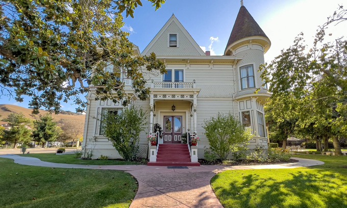 Salinas House | The Superior Room 209
