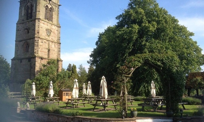 Wybunbury Hotel | The Swan Inn