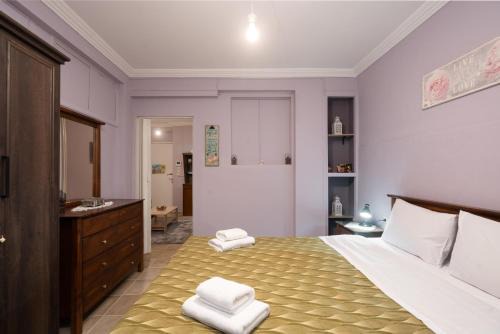 Thissio Apartment | The Sweetest Acropolis Flat