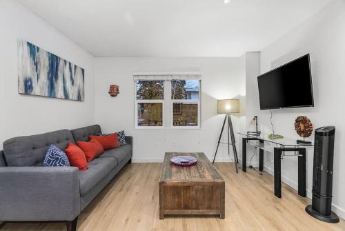 Minor Apartment | The Sweetest Hideaway - 81 Walkscore!