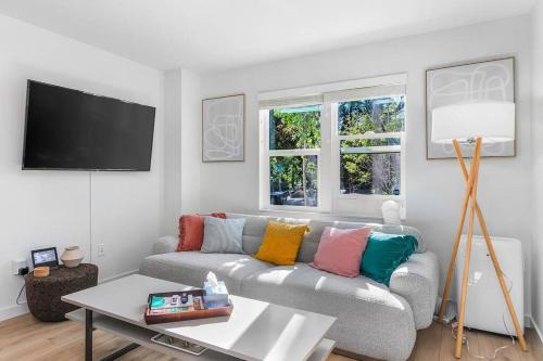 Minor Apartment | The Sweetest Hill - 81 Walkscore!