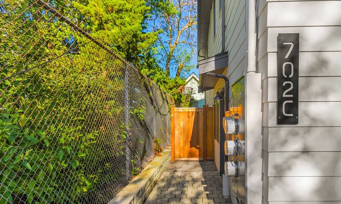 Minor Apartment | The Sweetest Hill - 81 Walkscore