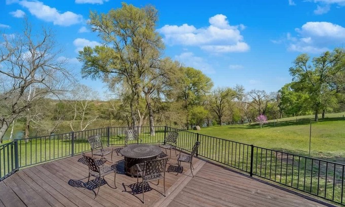 Bastrop House | The Tarcoola Ranch Su
