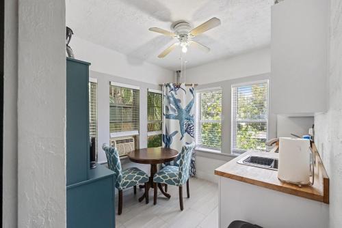 Tarpon Springs Apartment | The Tarpon Flat Bright 1BR Downtown Retreat