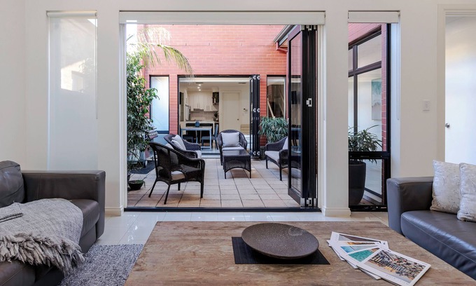 North Adelaide House | The Terrace - Adelaide Oval, Cafes, CBD, Shopping