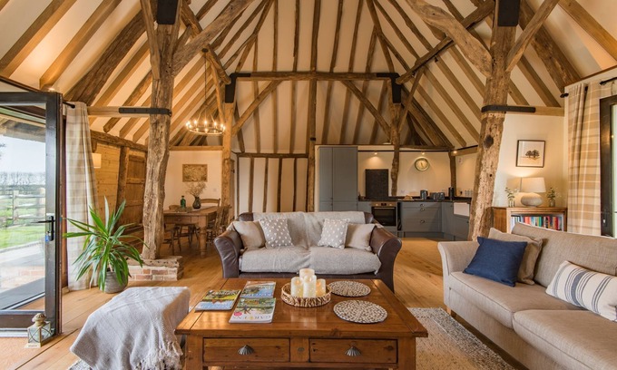 Stowting Cottage | The Thatched Barn - a holiday let that sleeps 2 guests in 1 bedroom