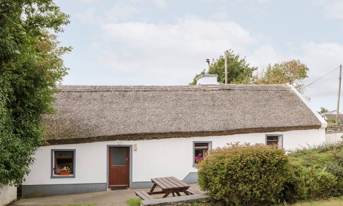 Carrowkennedy Cottage | THE THATCHED COTTAGE, pet friendly in Drummin, County Mayo