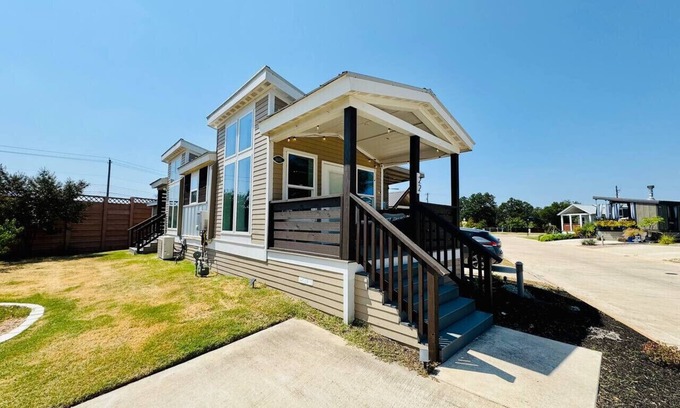 Austin House | The Tiny Treasure | Pool & Hot Tub