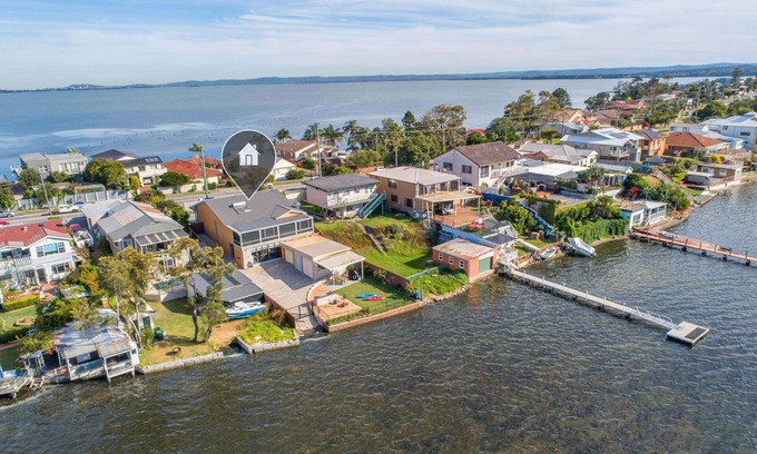 Central Coast House | The Toukley Boathouse Direct Waterfront with Boat Ramp and Jetty . nn