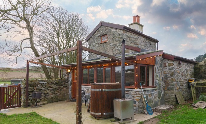 Patrick Cottage | The Tower - sleeps 2 guests in 1 bedroom
