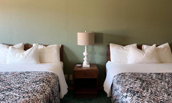 Sutton Hotel | The Trail Inn - Sutton, Nebraska - US-6 HWY