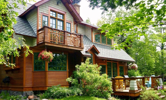 Kenwood Cottage | The Trail's Edge/"Captain's Quarters" Is A Gorgeous Retreat, In Any Season.