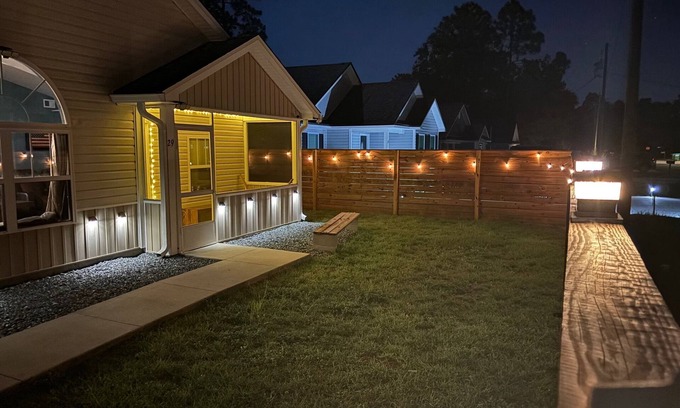 Crawfordville House | The Tranquil Trio - WiFi, Firepit, Full Kitchen, Netflix, Theatre Seats & More!