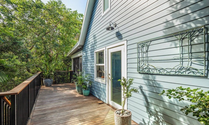 Little Torch Key House | The Tree-House: Tropical getaway in a lush private jungle property!