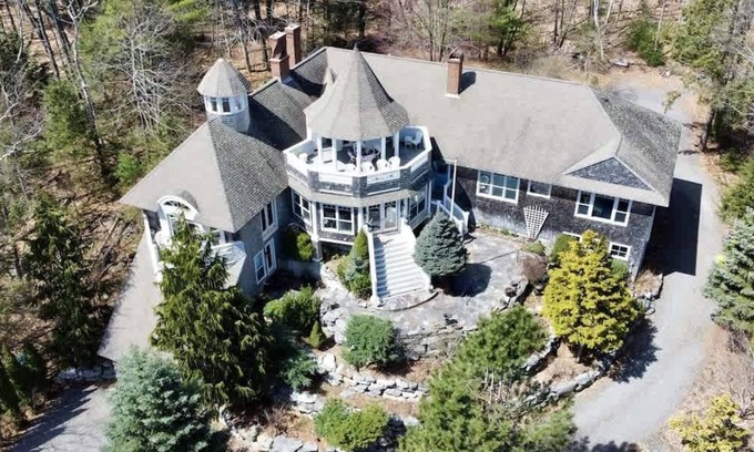 Ogunquit Apartment | The Tree Top Apartment: Spacious 2 Bedroom Apt Walking Distance to Ogunquit Beac
