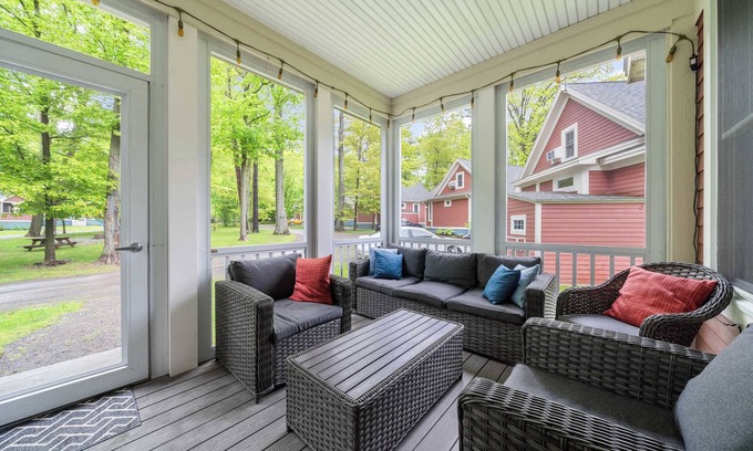 Cherry Valley House | The Trillium - 2 Pine Forest