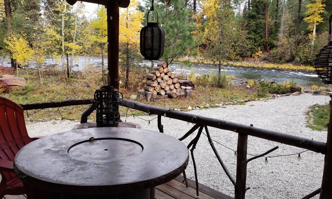 Leavenworth Cabin | The Trout Shack on the banks of the Wenatchee River
