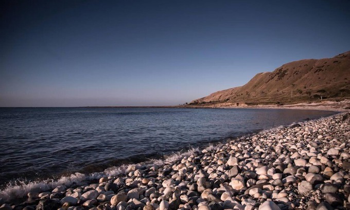 Glenburn House | The true kiwi bach experience,5 meters from the coastline