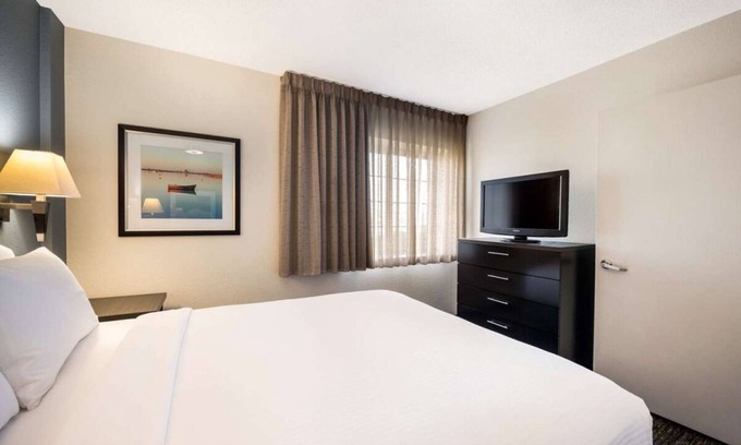 South Hills Resort | The Ultimate Getaway in Pittsburgh! 2 Modern Units, Pets Allowed, Full Kitchen!