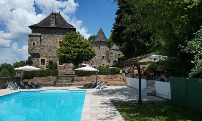 Bassignac-le-Bas House | The Unique Round Tower Gite at Chateau de Chauvac