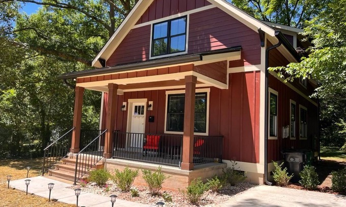 Biddleville House | The Uptown Cottage.1 mile to uptown!