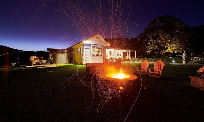 Middle Pocket House | THE VALE, Luxury Farm Homestead, Spa/Hot Tub, Fire Pit, Wood Fired Pizza Oven