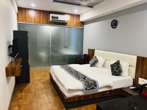 Surat Hotel | The valentine hotel