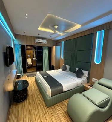 Surat Hotel | the valentine hotel