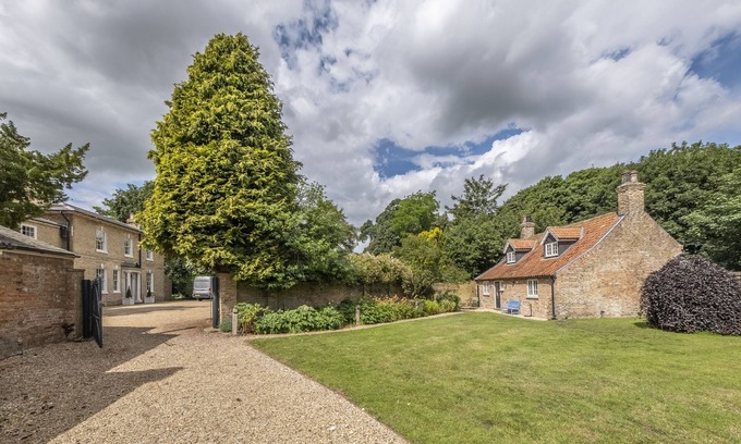 Great Limber Cottage | The Vicarage and Cottage - two beautiful properties in Great Limber, sleeping 16 guests