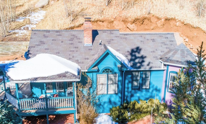 Cripple Creek Cottage | The Victorian at Valley Glen- a romantic mountain getaway