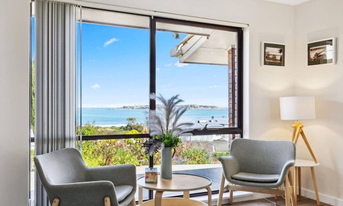 McCracken House | The Views Beach House, Pet friendly, WiFi