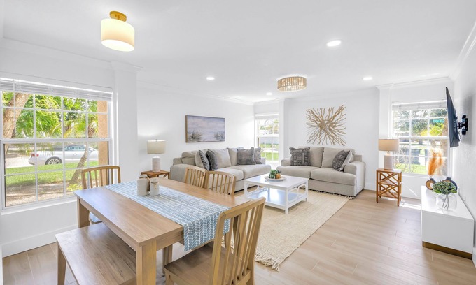 Siesta Key Village Apartment | The Village Breeze 8BR with heated Pool, near Beach, 250ft to Siesta Key Village!