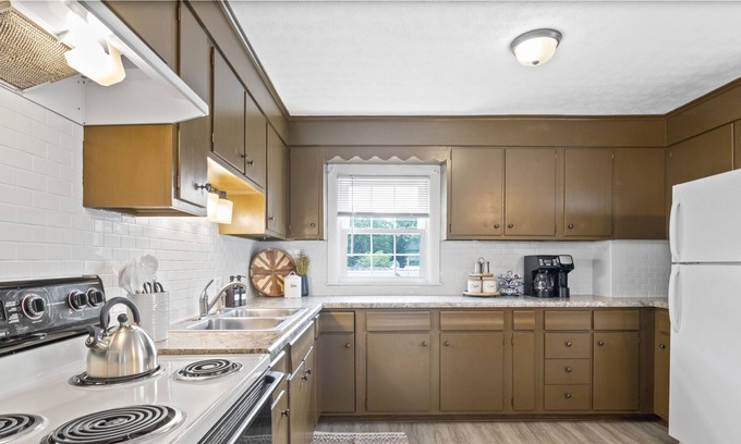 Palmyra Apartment | The Village Loft: A Walkable Stay in Palmyra