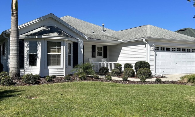 Virginia Trace House | The VillagesnLake SumpternMost desirable area nGolf, pools and music every night