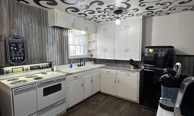 Midland House | "The Vintage House