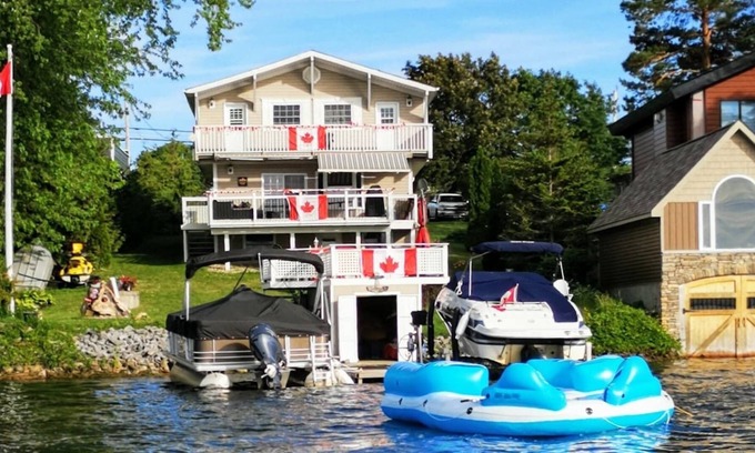 Carrying Place Apartment | THE WALK IN CLOSET -A Couples Paradise on The Bay Of Quinte