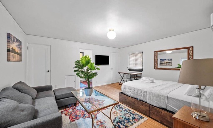 Shadyside Apartment | The Walnut Suites - The Hidden Suite