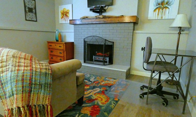 Creston Apartment | The Walnut Tree