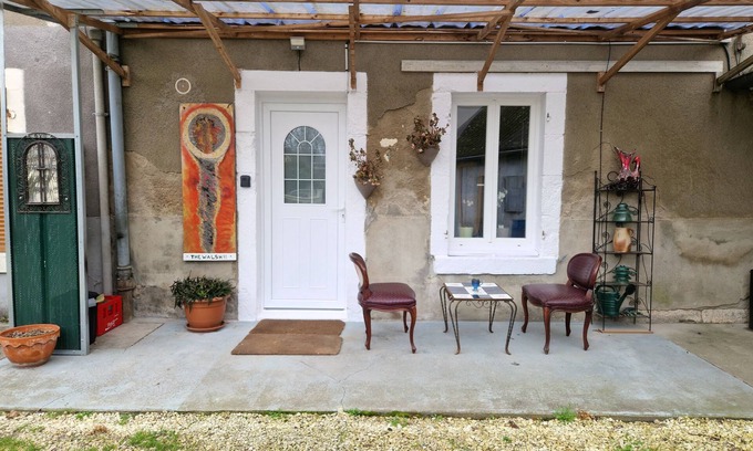 Bourges Apartment | The Walsh Bien Rare, Calme Dans une Cour Privé Sans Passage ni vi à vi
