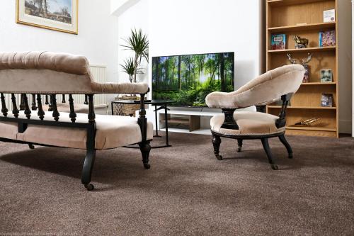 Richmond-upon-Thames Ski Chalet | The Water Works Cottage