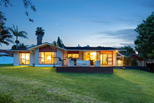 Massey House | The waterfront 361-With sea view, skysport and air conditioner in each bedroom